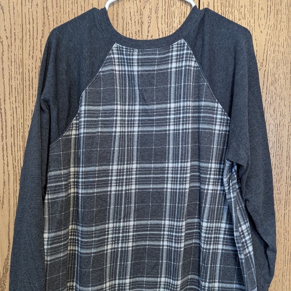 Torrid Classic Fit Cozy Fleece Crew Neck Raglan Sweatshirt Plaid Plus Size 2 - Picture 2 of 3